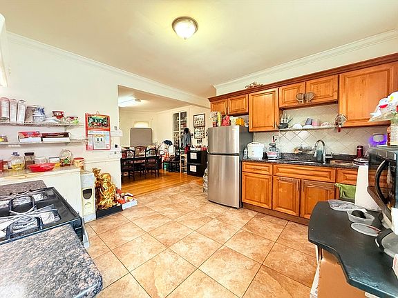 2nd image of 11 Edwin St