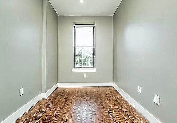 5th image of 903 Saint Johns Pl APT 2C