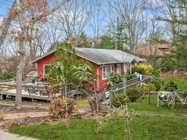 44 Robeson Boulevard, Sag Harbor, NY 11963