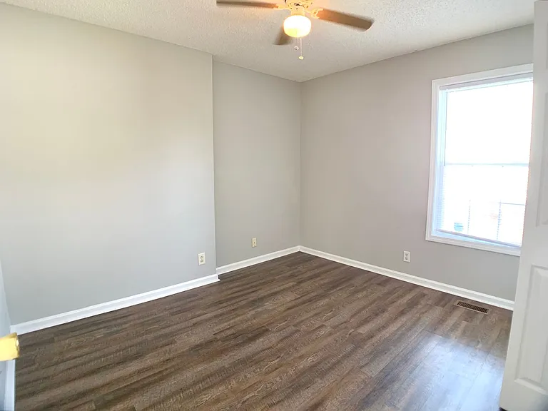 355 Broadmore Dr — Photo 15