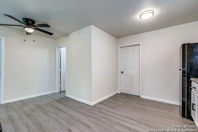415 Elmwood Dr #B — Photo 9