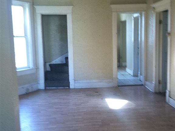 4th image of 308 E Arcadia Ave