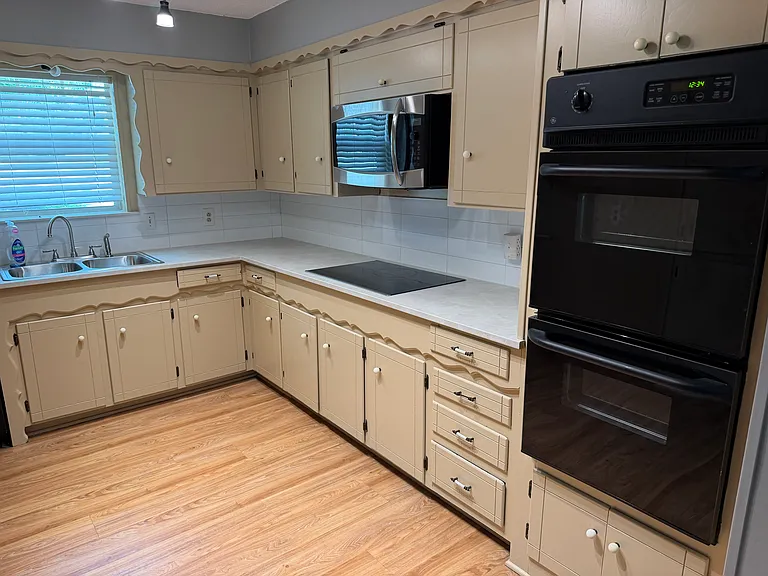 606 Laurence Dr — Photo 8