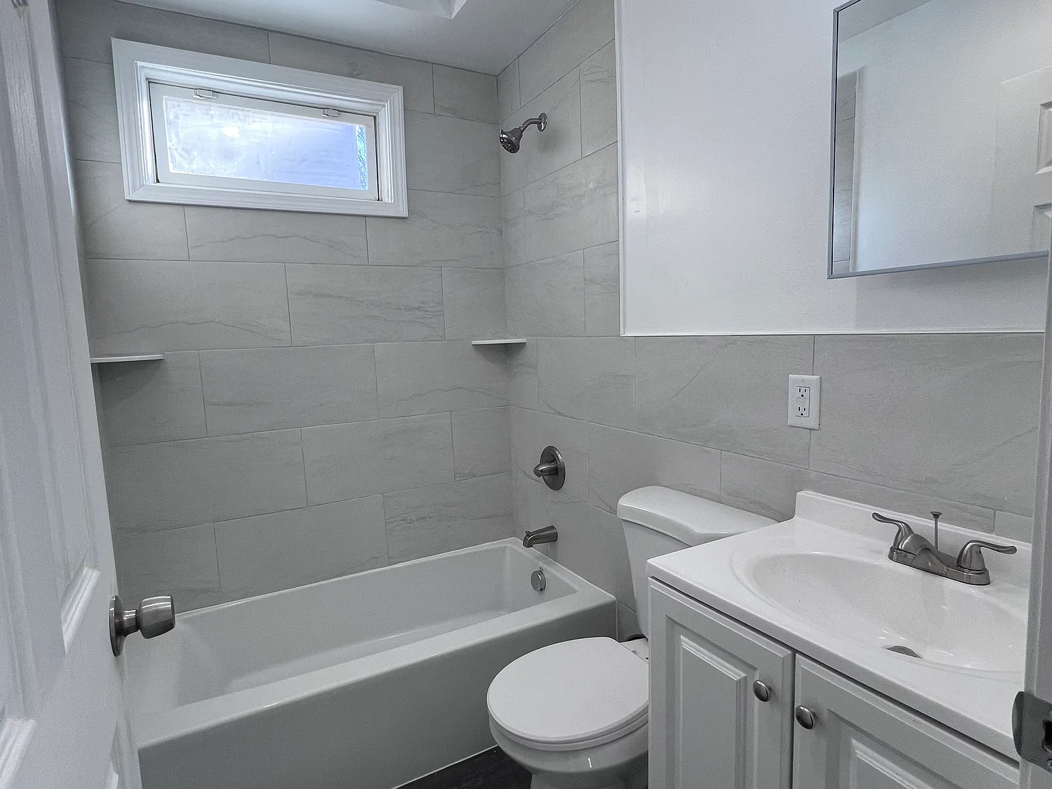 3 bed, 880 sqft, $2,500 — Photo 2