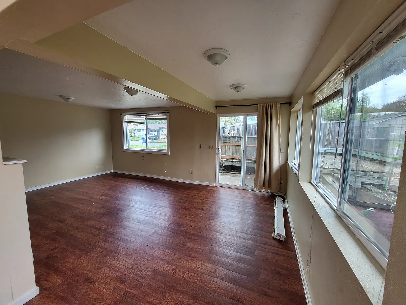 5 bed, 2065 sqft, $2,800 — Photo 4