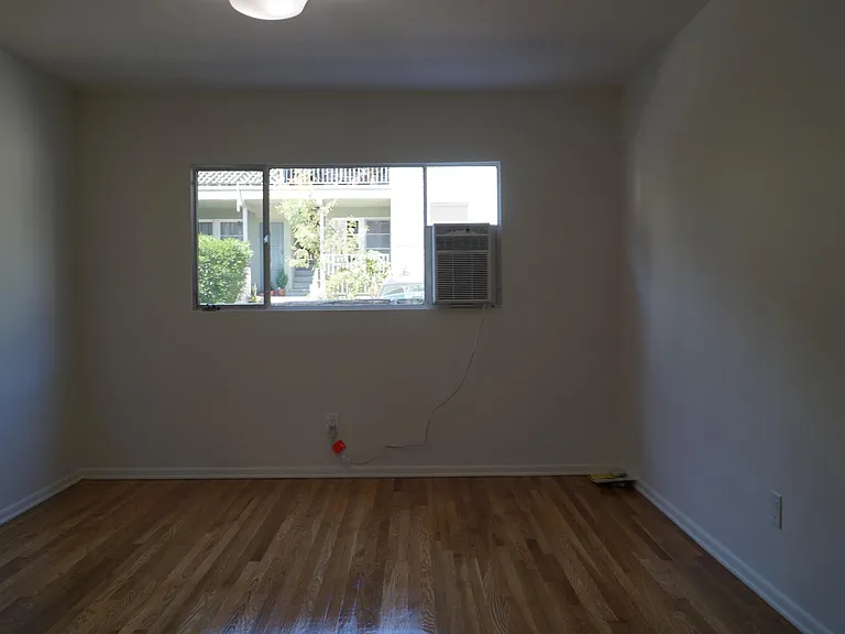 1021 N Sweetzer Ave #10 — Photo 10