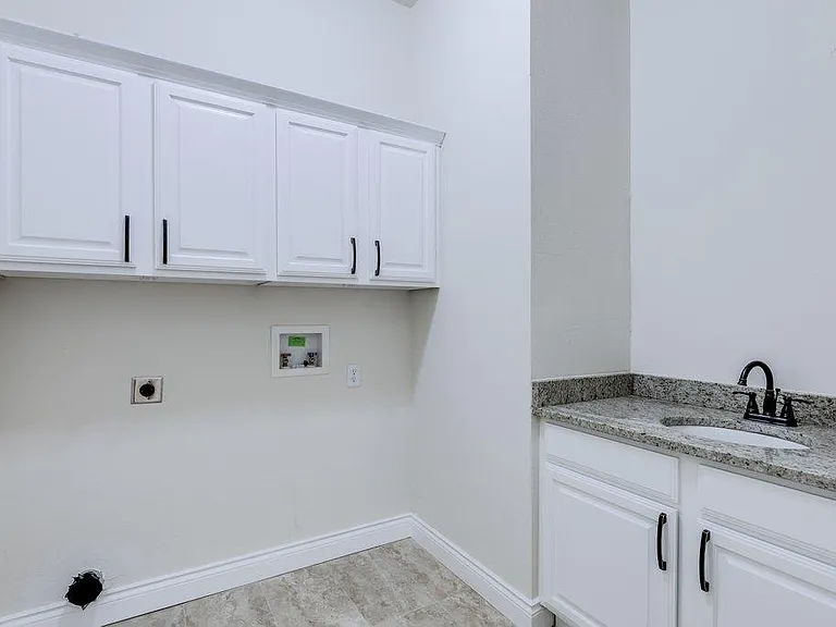 9305 SW 34th St — Photo 14