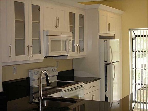 3rd image of 1905 SW 15th St APT 8