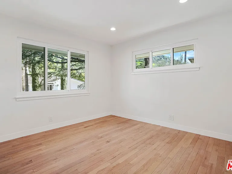 1919 San Ysidro Dr — Photo 12