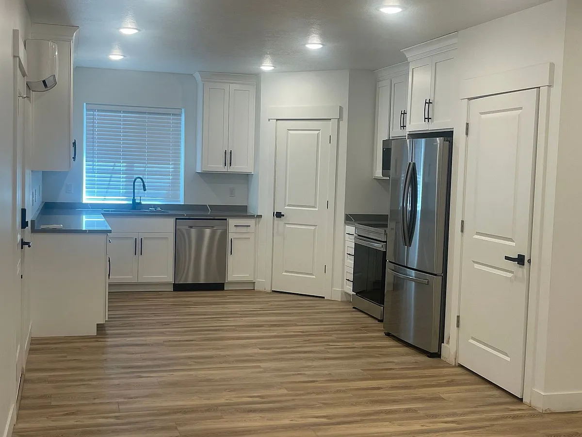 Building Photo - 686 W 200 S #A