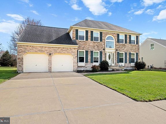 3rd image of 161 Woodland Rd