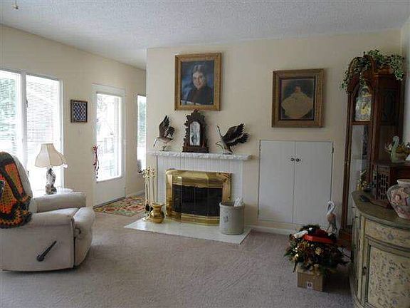 3rd image of 1122 Bay St