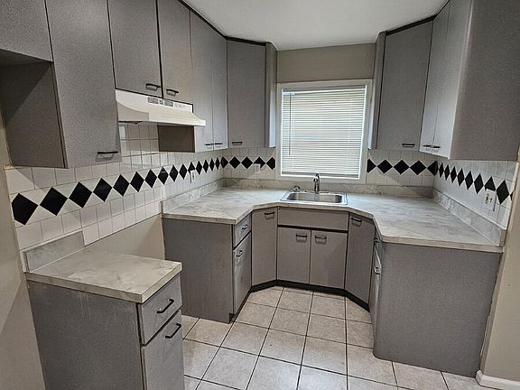 5th image of 11020 Essex Ave