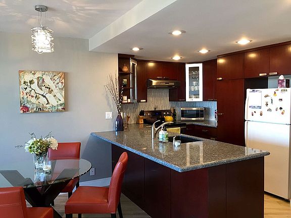 Kitchen & Dining