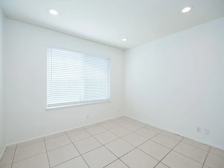 4395 Avenida De Las Flores — Photo 22