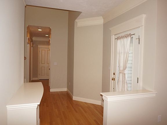 4th image of 34 Glen Ct #34