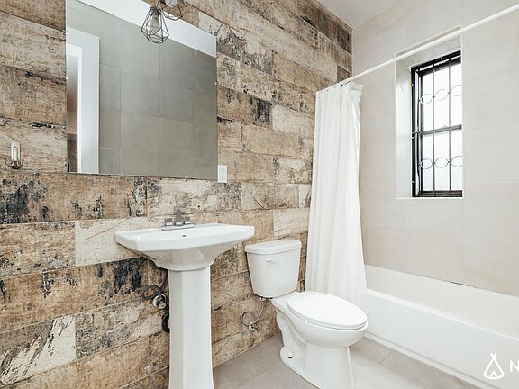 5th image of 1045 Morris Ave APT 2R