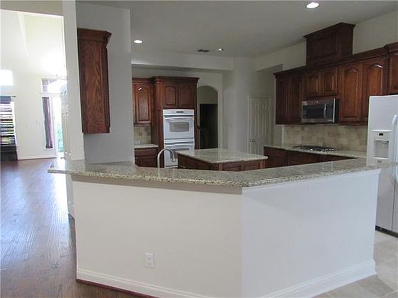 4th image of 1020 Candlewood Trl