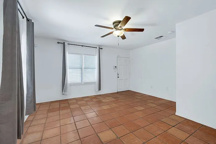 1209 E Meadowbrook Ave — Photo 7
