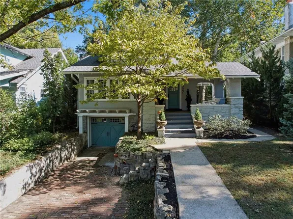 6027 Brookside Blvd, Kansas City, MO 64113