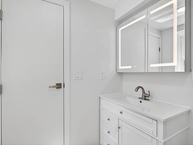 2213 Green St #B2 — Photo 15