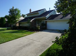 1098 Paddington Rd, Canton, MI 48187