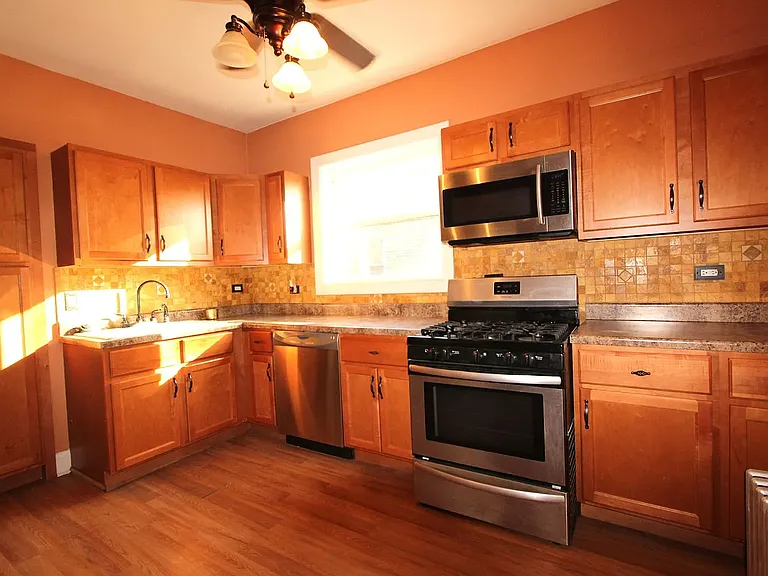 7414 S Prairie Ave — Photo 9
