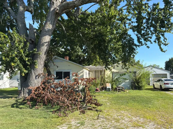 208 W Highsmith St, Robinson, IL 62454