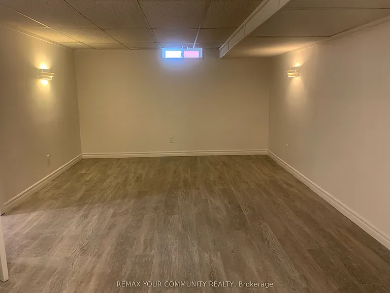 371 Selby Cres #BASEMENT — Photo 8