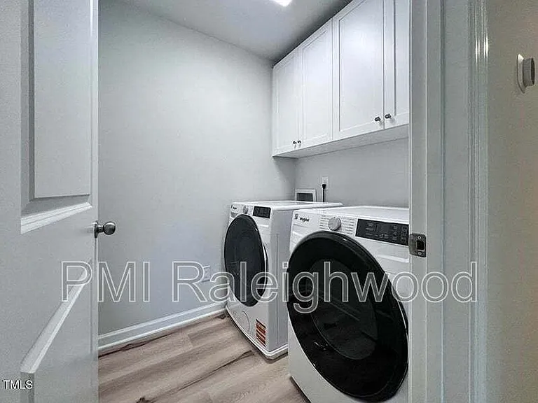 136 Kobus Ct — Photo 22