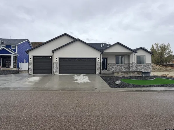 325 Fall View Cir, Green River, WY 82935