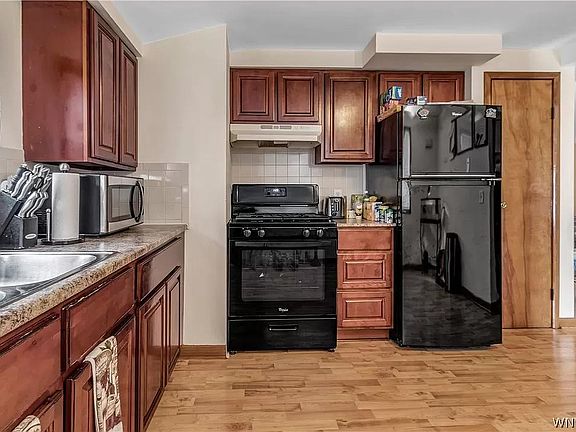 4th image of 53 Wells Ave