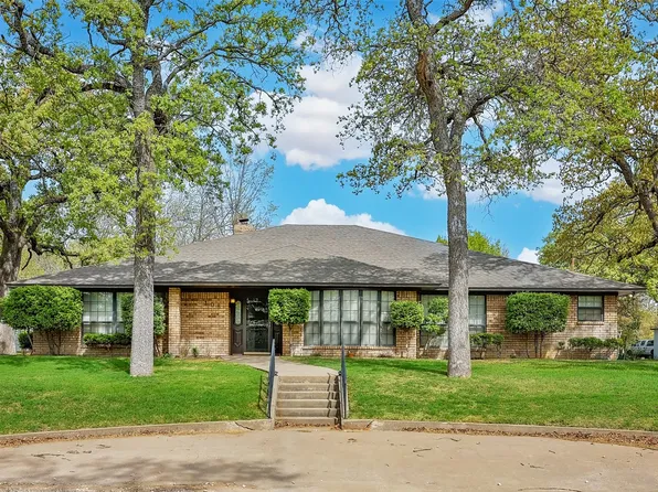 108 E Evans St, Saint Jo, TX 76265