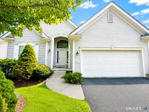 171 Country Club Drive #171, Oxford, CT 06478