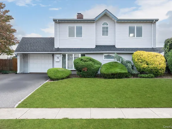 15 Western Lane, Wantagh, NY 11793