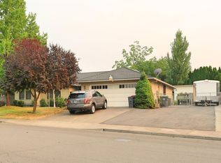 2074 Temple Dr, Medford, OR