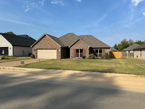 17 Grande Pines Cv, Jackson, TN 38305