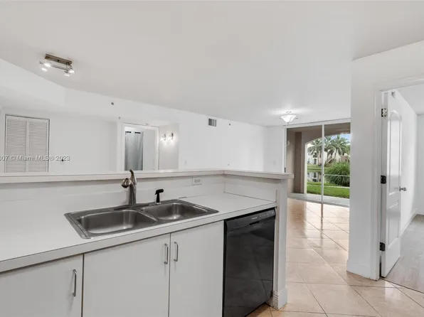 2153 Renaissance Blvd APT 106, Hollywood, FL 33025