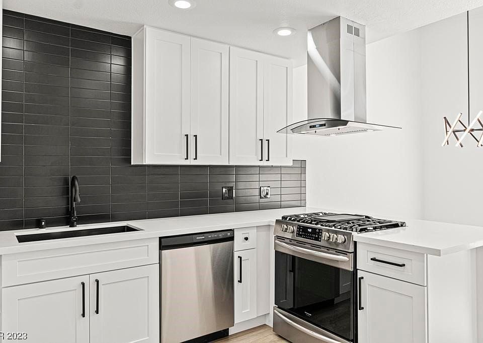 1st image of 1307 Capri Dr APT A
