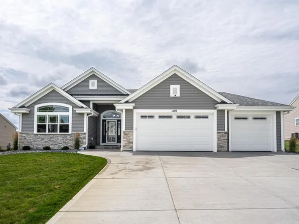 W1119 Deer Creek CIRCLE, Ixonia, WI 53036