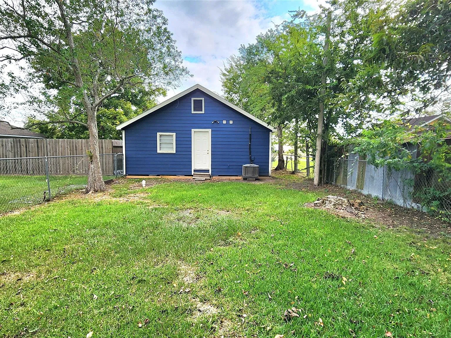 3 bed, 2.0 bath, 1300 sqft, $1,650 — Photo 3