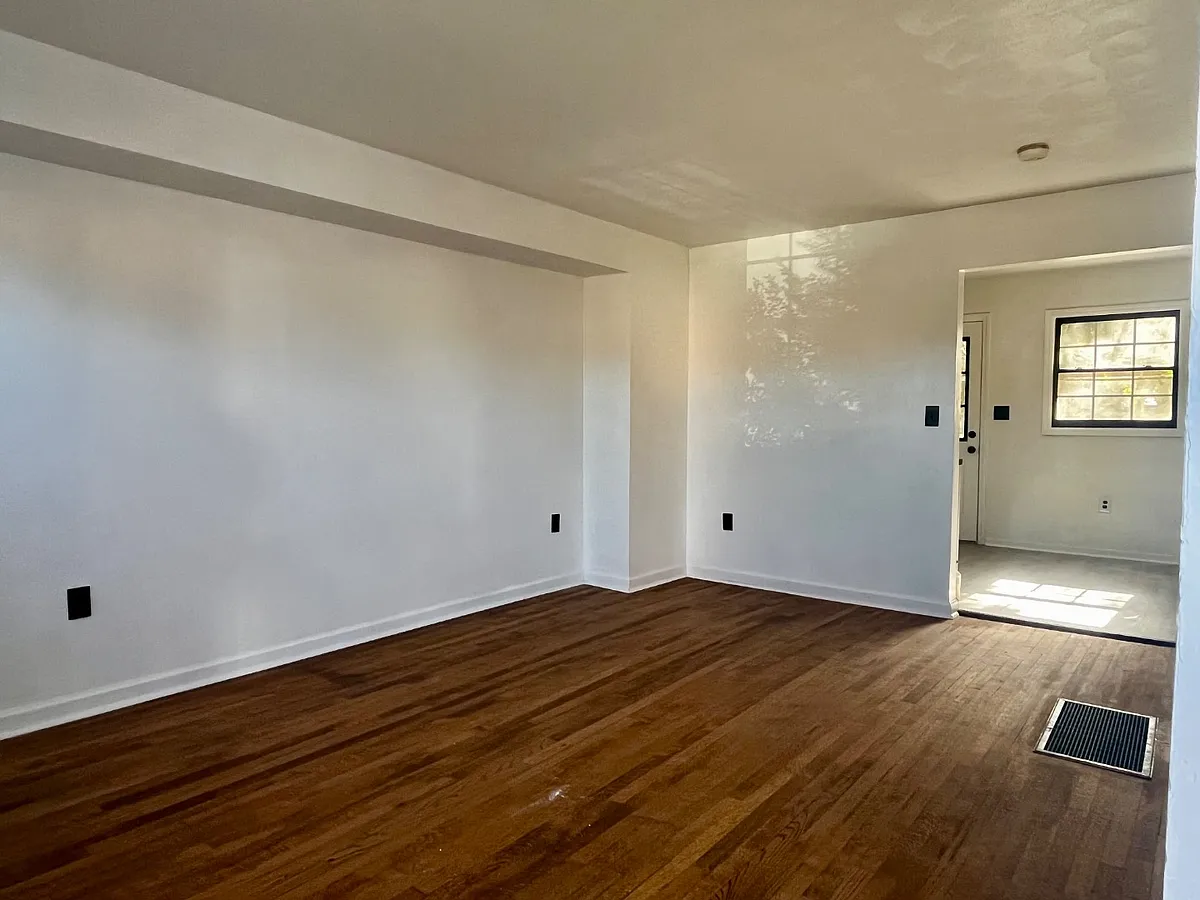 Unit Photo - 820 Whitney Ave NW