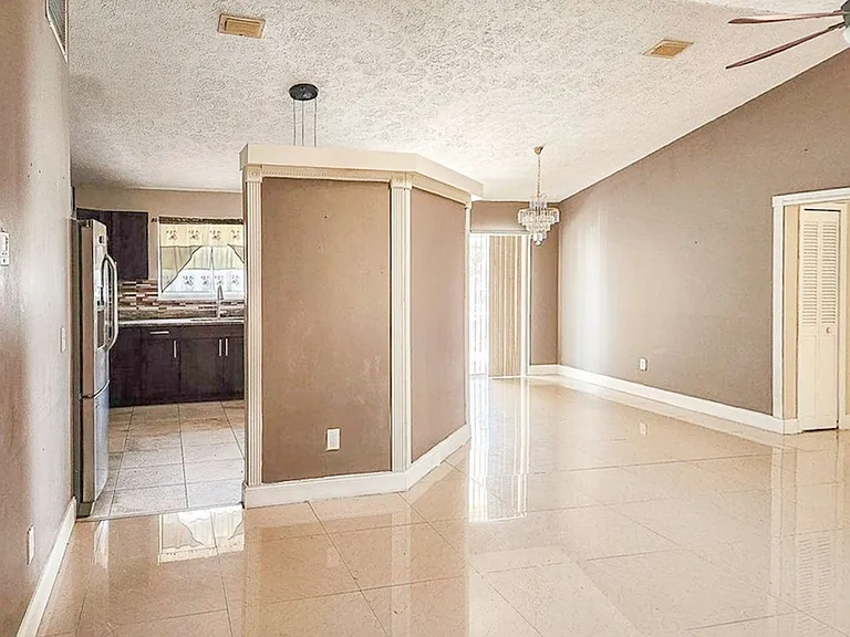 518 SE Ocean Spray Ter — Photo 6