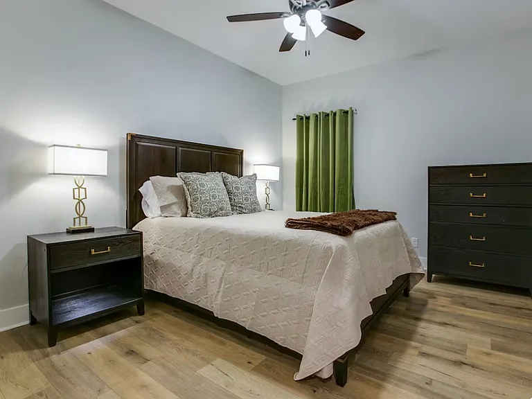 1045 Holiday Dr — Photo 18