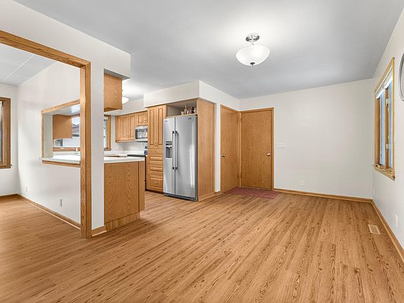 5th image of 345 Sunset Ln N
