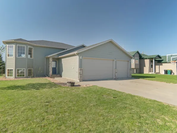 657 36th Ave W, West Fargo, ND 58078