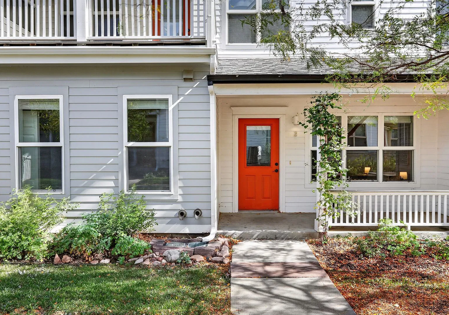 Bright & Modern 2 Bed / 2 Bath Condo — Photo 1