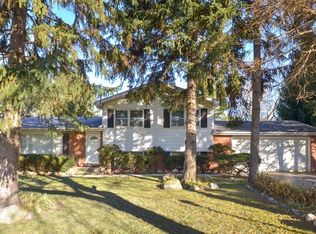 4054 Phyllis Rd, Northbrook, IL 60062