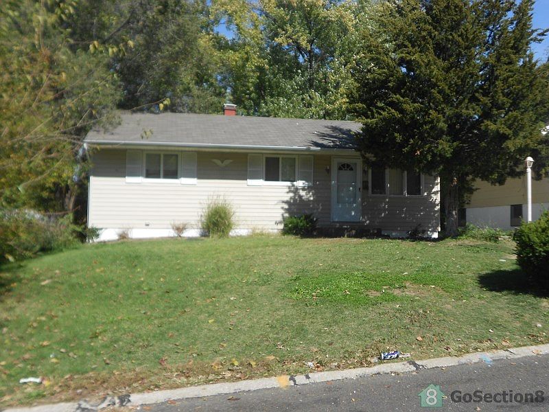 1st image of 225 McAlpine Dr