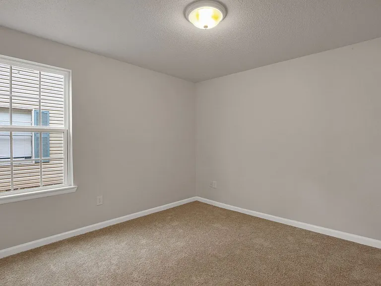 Woodland Trace Apartments — Photo 16